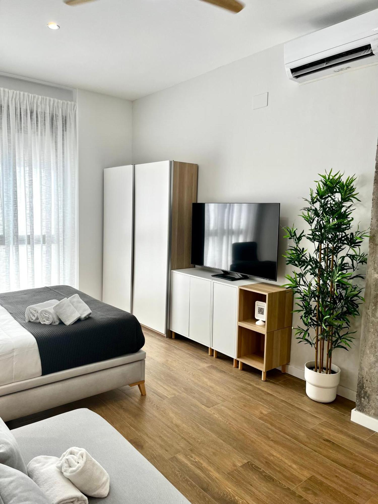 Travel Habitat Mediterranean Suites Valencia Room photo