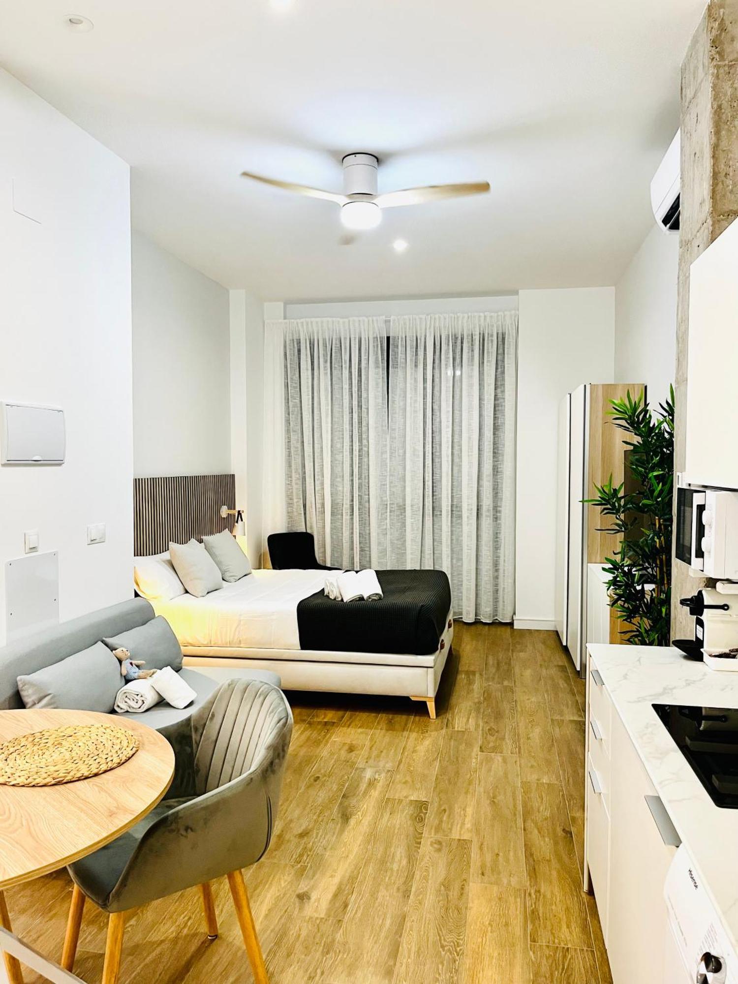Travel Habitat Mediterranean Suites Valencia Room photo