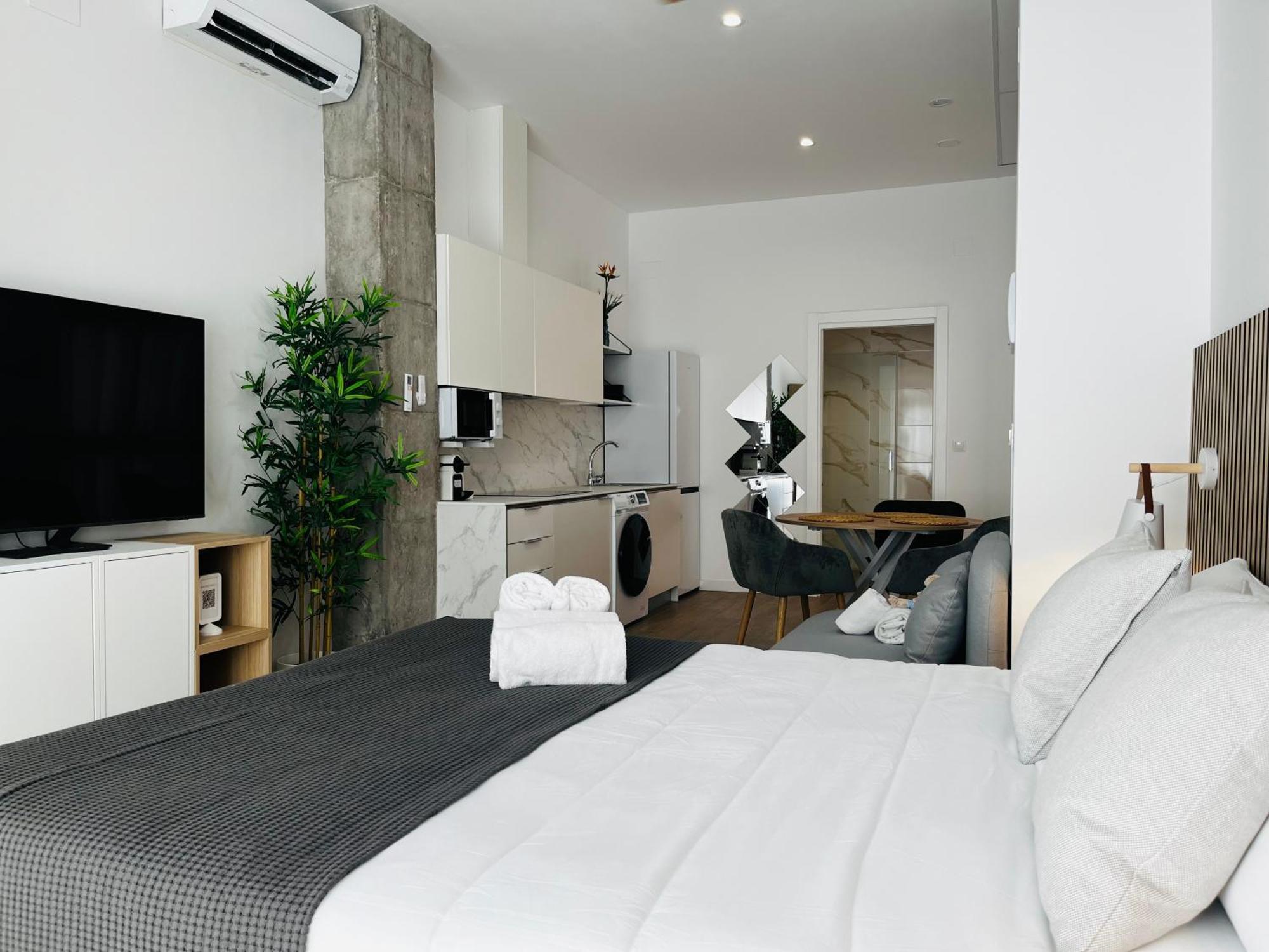Travel Habitat Mediterranean Suites Valencia Exterior photo
