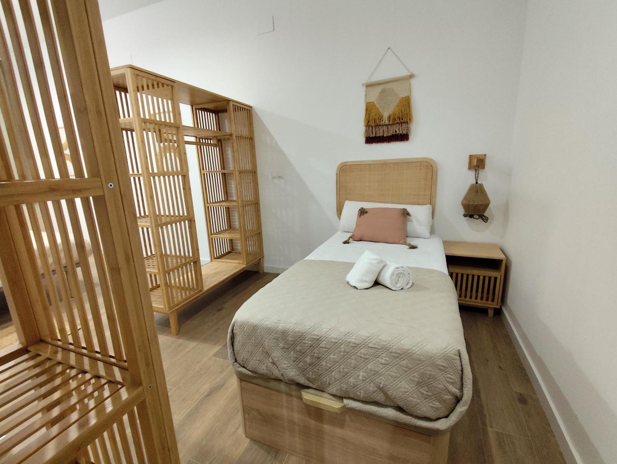 Travel Habitat Mediterranean Suites Valencia Room photo